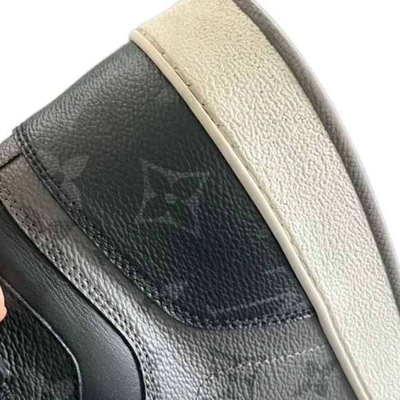 LOUIS VUITTON LV RIVOLI (UNISEX) SNEAKERS EU 40 US MENS 7.5 US WMNS SIZE 9 (EUC) - Picture 10 of 14